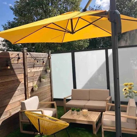 Terrasse Entre Paris Et *